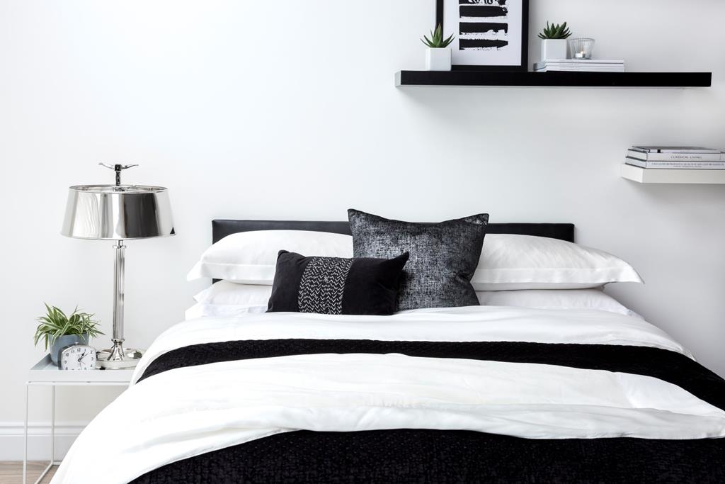 طراحی اتاق خواب به رنگ های سیاه و سفید