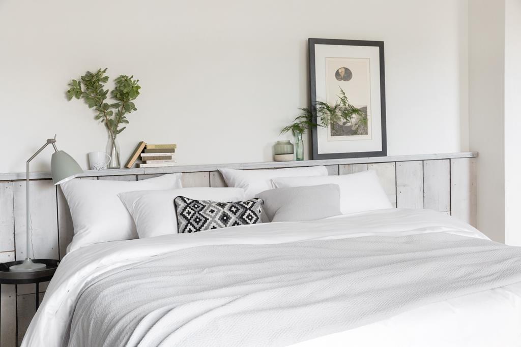طراحی دیزاین اتاق خواب به رنگ سفید